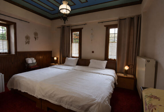 Vikos_hotel_room2_01